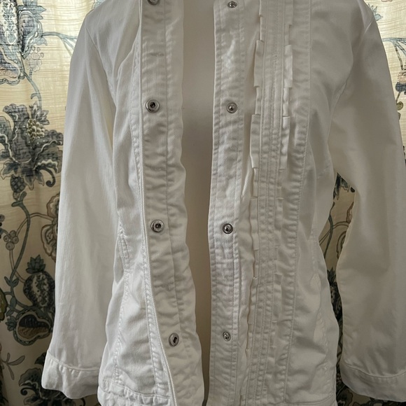 Chico’s Platinum White Raquel Ruffle Jean Jacket Size 2 (L) - Picture 5 of 8